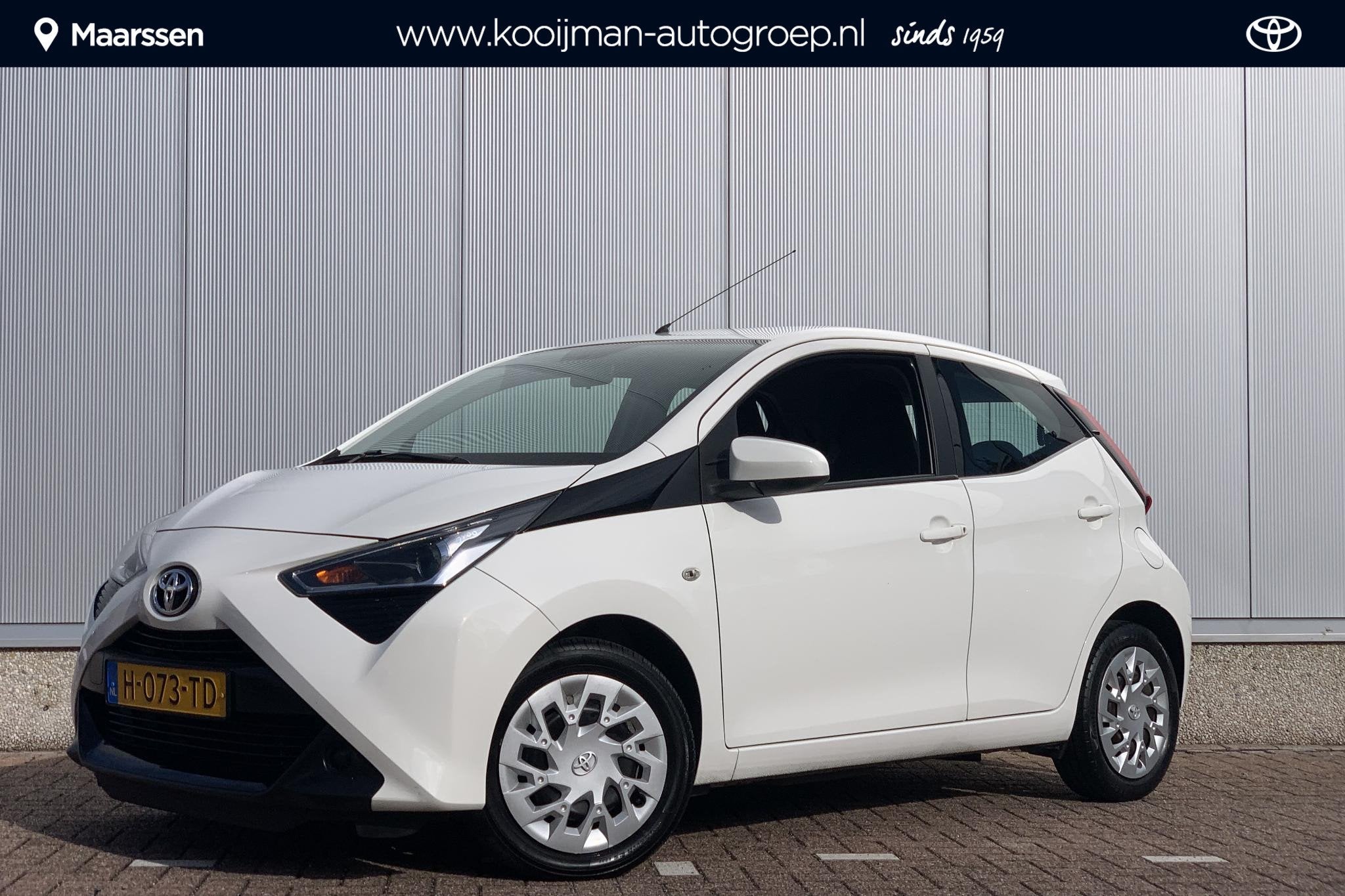 Toyota Aygo 1.0 VVT-i x-play / Camera / Bluetooth / DAB /, Voorwielaandrijving, Stof, Gebruikt, Euro 6