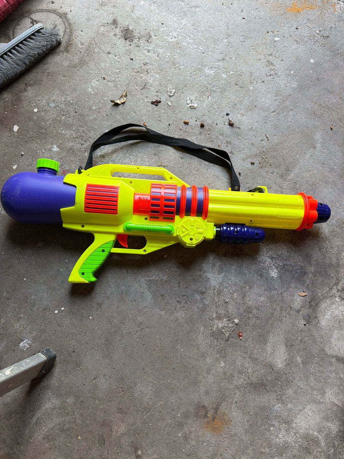 Grote Super Soaker waterpistool met draagriem, Ophalen, Gebruikt