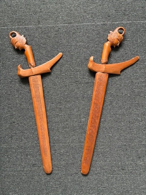 Traditionele Indonesische krissen (kerissen), Overige onderwerpen, Handgemaakt, 20 - 50 cm, Overige materialen