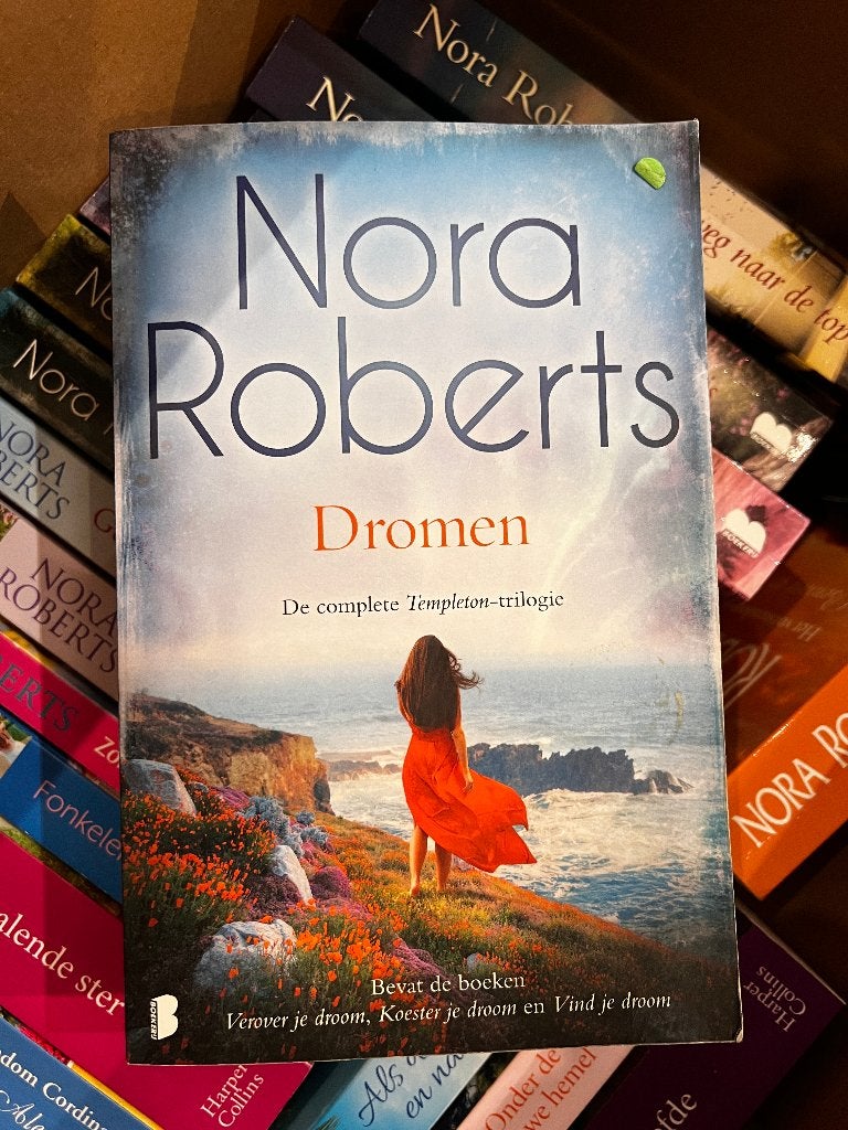 Grote collectie Nora Roberts - 19 boeken (inc. omnibussen), Ophalen, Zo goed als nieuw, Nora Roberts, Nederland