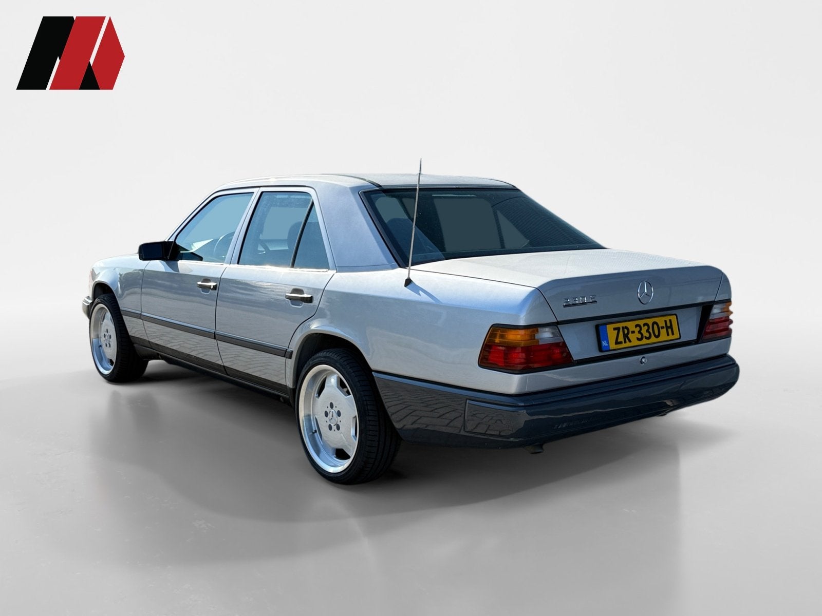 Mercedes-Benz 200-500 (W124) 230 E | Automaat | Oldtimer, foto 5