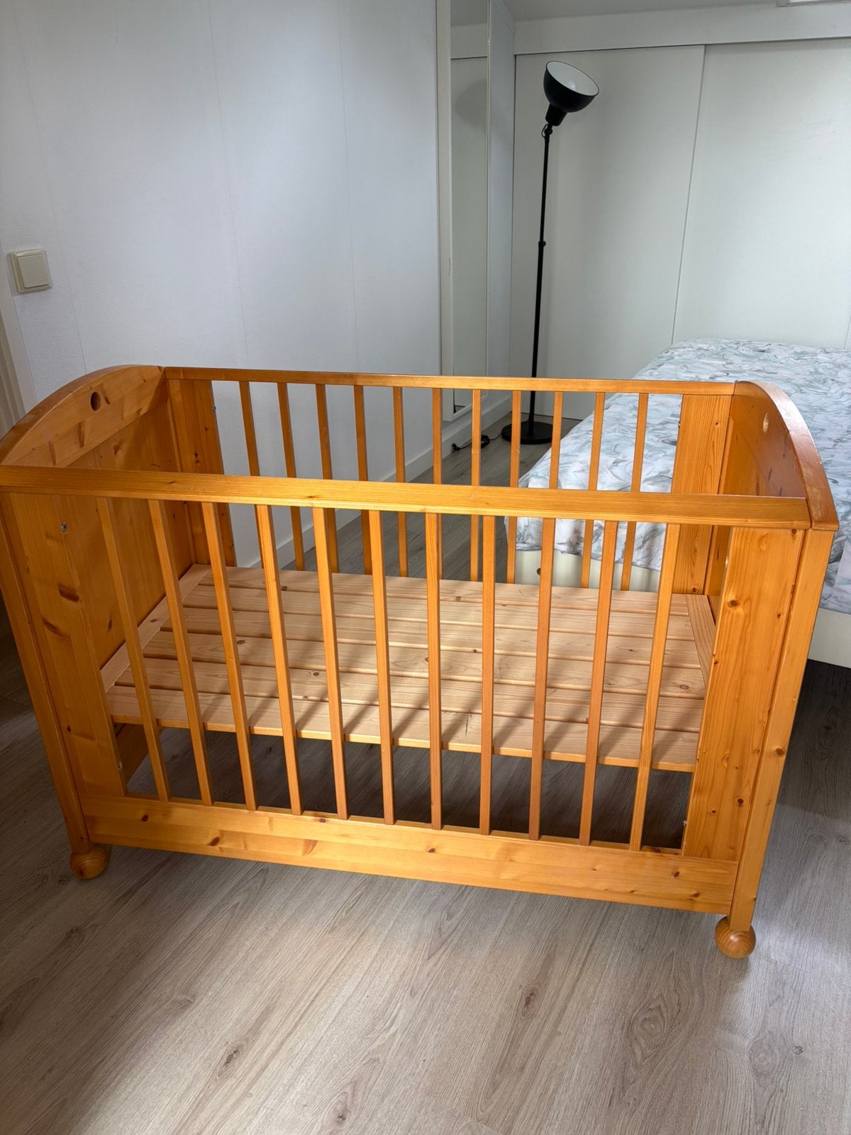 Baby ledikant 1.20x0.60 verstelbaar Lundia, Ophalen, Zo goed als nieuw, Ledikant
