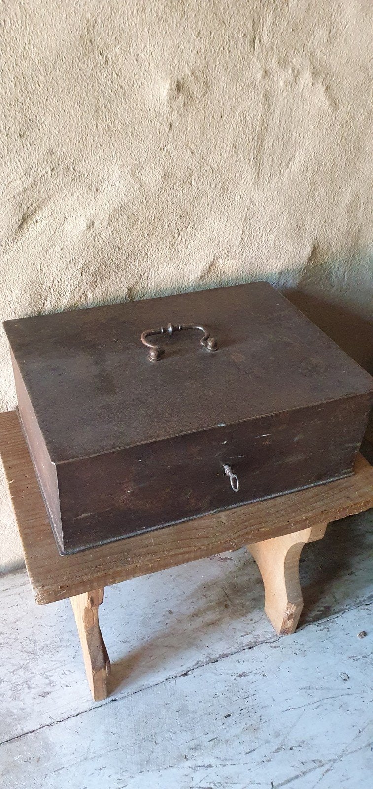 grote vintage metalen geldkist kluisje met sleutel, Ophalen of Verzenden, Gebruikt, Metaal of Blik