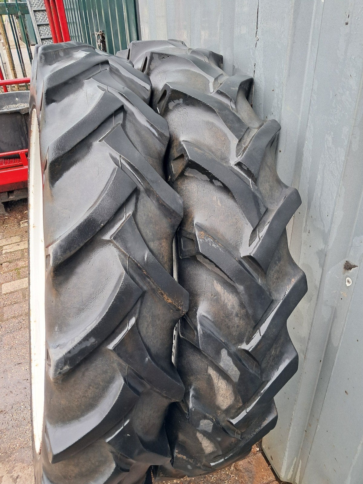 2 stuks nog goede banden op velg., Ophalen