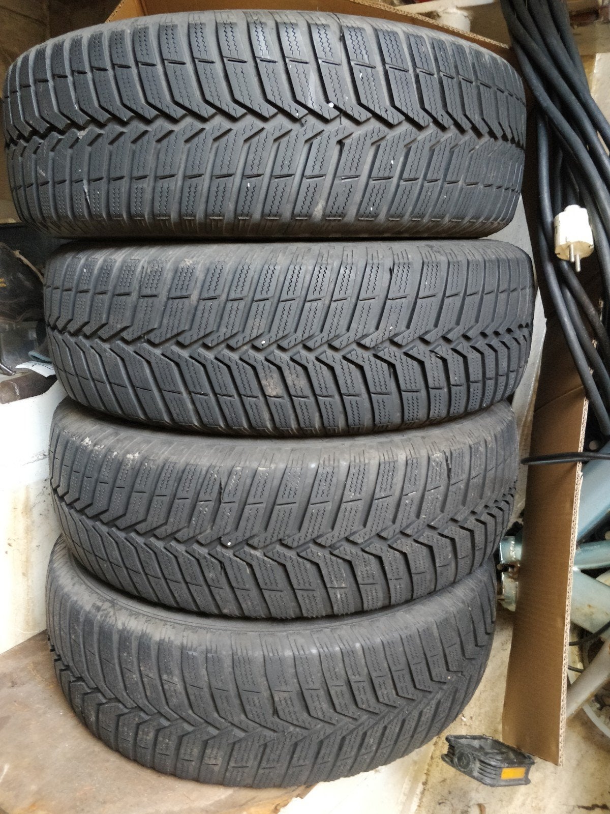 4 Vredestein winterbanden 175/65 r14 op velg + wieldoppen, Ophalen, 14 inch, 175 mm, Banden en Velgen