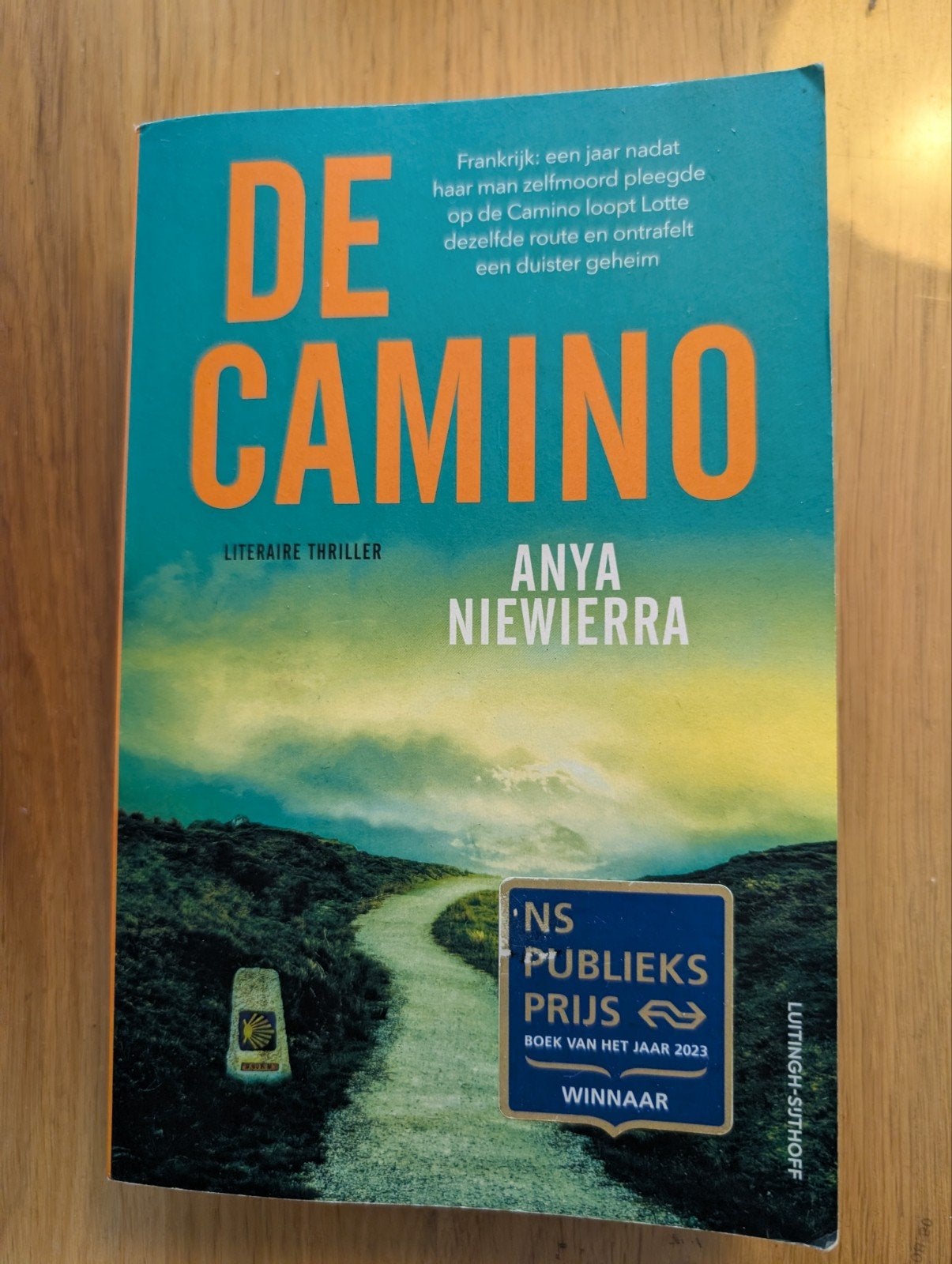 Boeken: De Camino (Anya Niewierra) en De levens van Jan Six, Ophalen of Verzenden