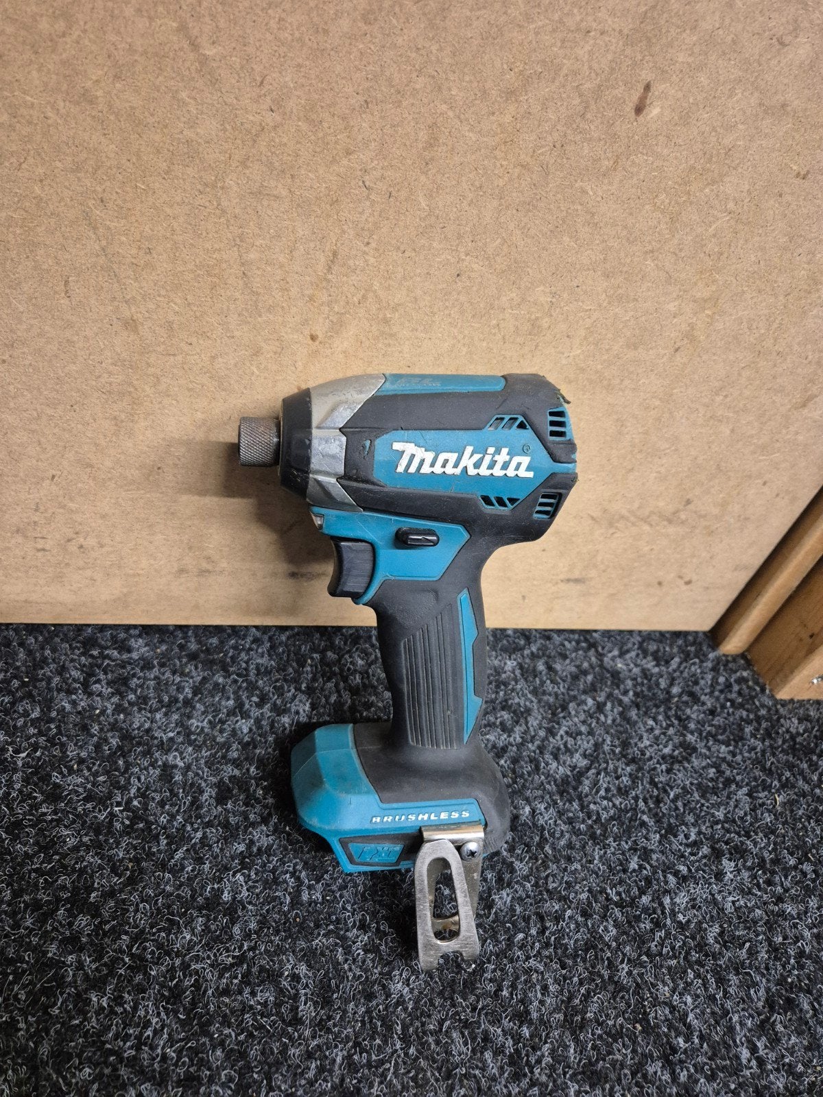 Makita dtd153 slagschroevendraaier 18v body, Ophalen of Verzenden, Gebruikt, Boor- en Schroefmachine