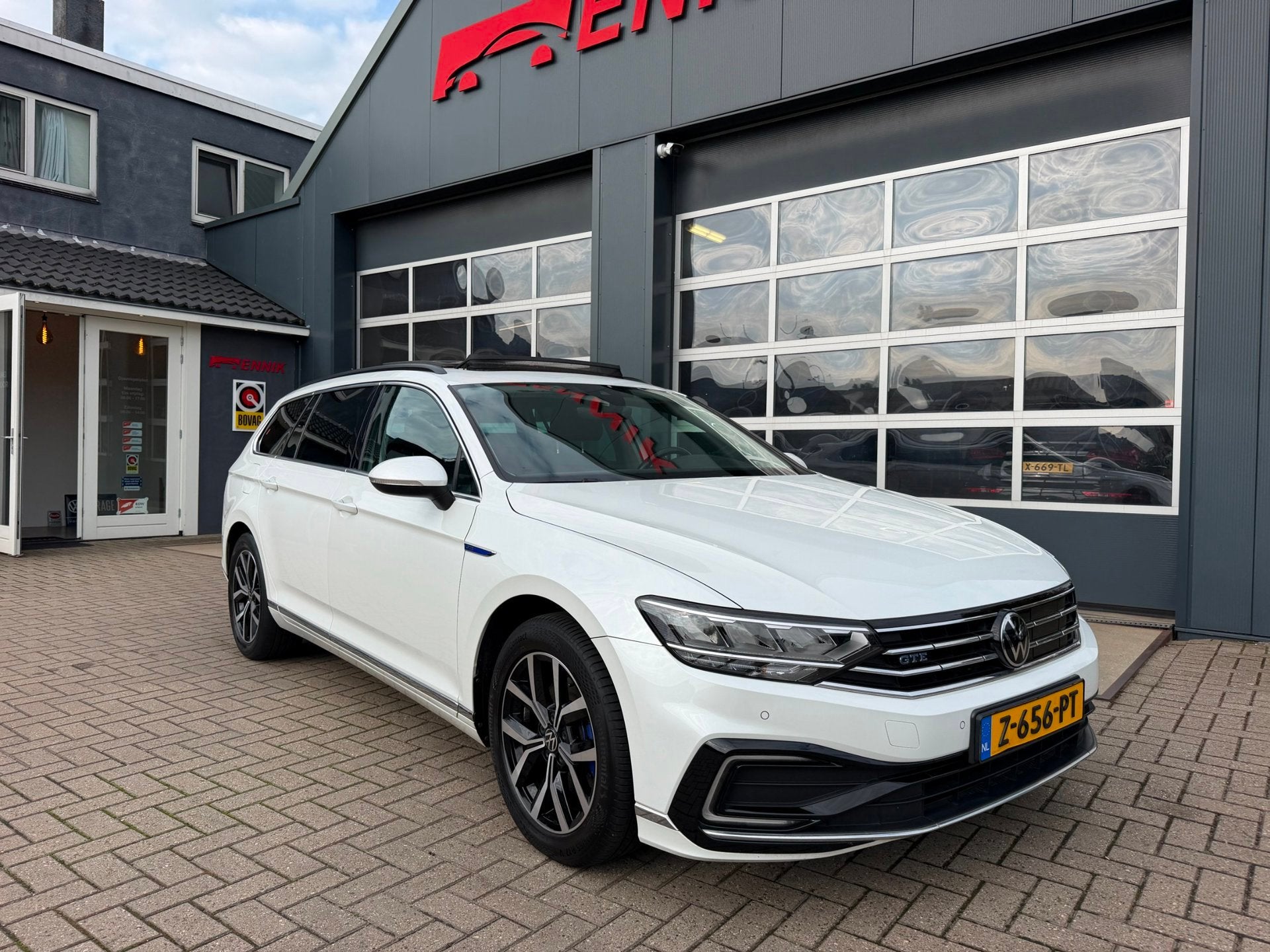 Volkswagen Passat Variant 1.4 TSI PHEV GTE Business / Pano /, Dealer onderhouden, Stof, Gebruikt, Euro 6