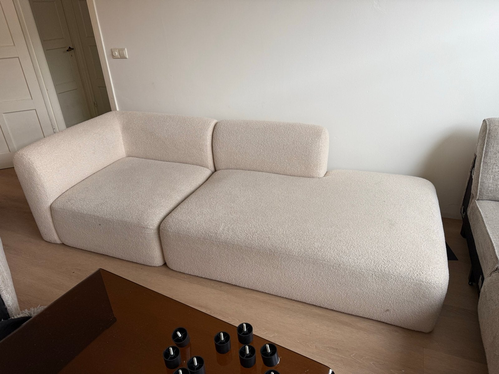 SKLUM ‘fogler’ Hoekbank Bouclé Stof - Crème Wit, Huis en Inrichting, Banken | Bankstellen, Ophalen, 100 tot 125 cm, Hoekbank, Driepersoons