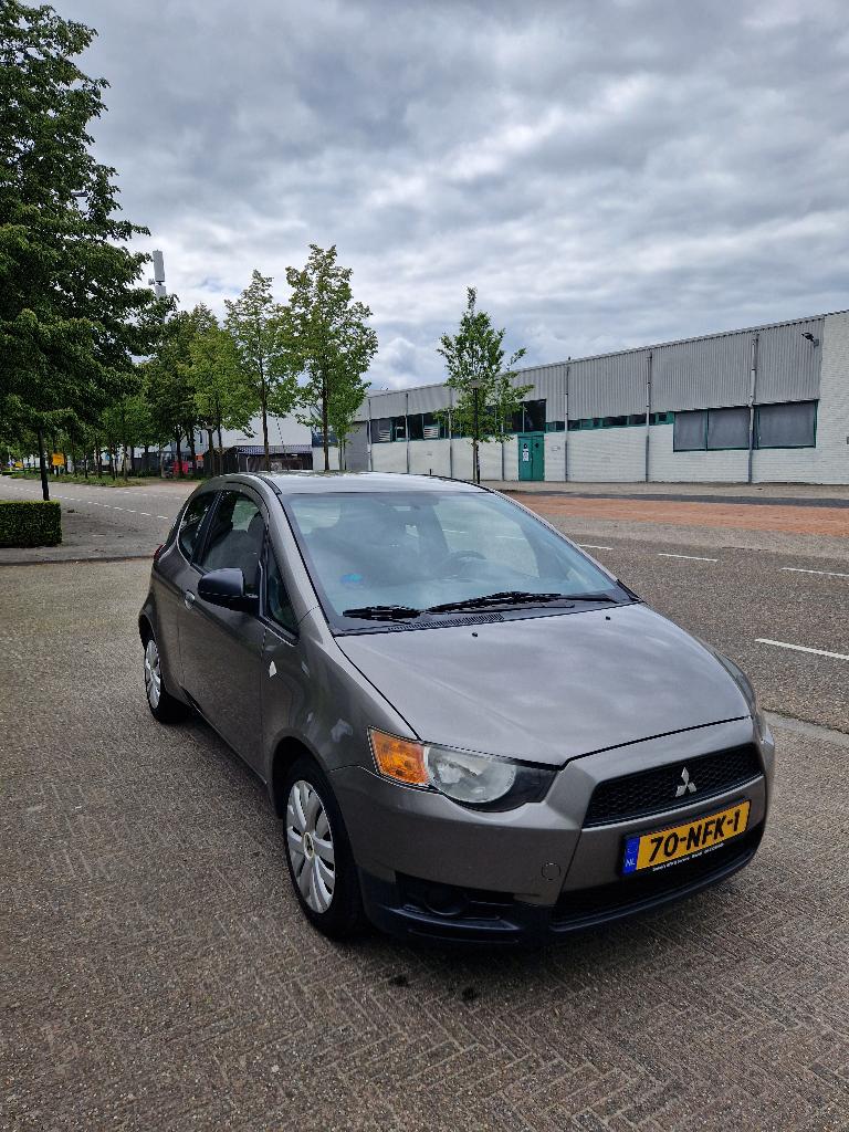 Mitsubishi Colt 1.1 3-DR 2010 Grijs | Betrouwbaar & zuinig, Voorwielaandrijving, Stof, 74 pk, Colt
