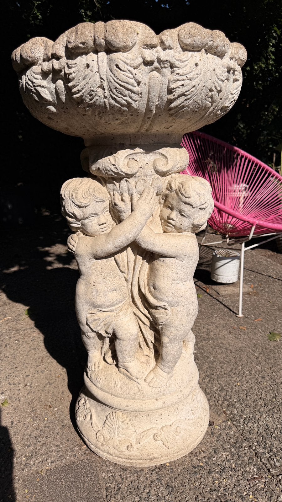 Prachtig betonnen tuinbeeld / fontein met 3 cherubijnen., Tuin en Terras, Ophalen, Zo goed als nieuw, Beton, Engelenbeeld