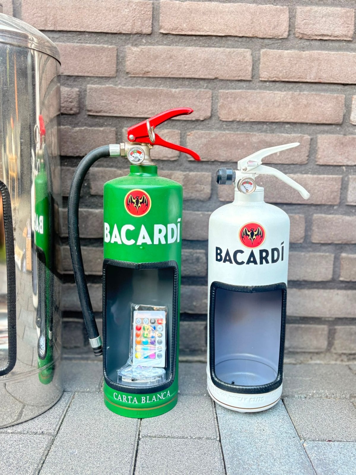 Partij circa 20 stuks  decoratice brandblussers mancave, Meerkleurig, Ophalen of Verzenden, Zo goed als nieuw, Metaal