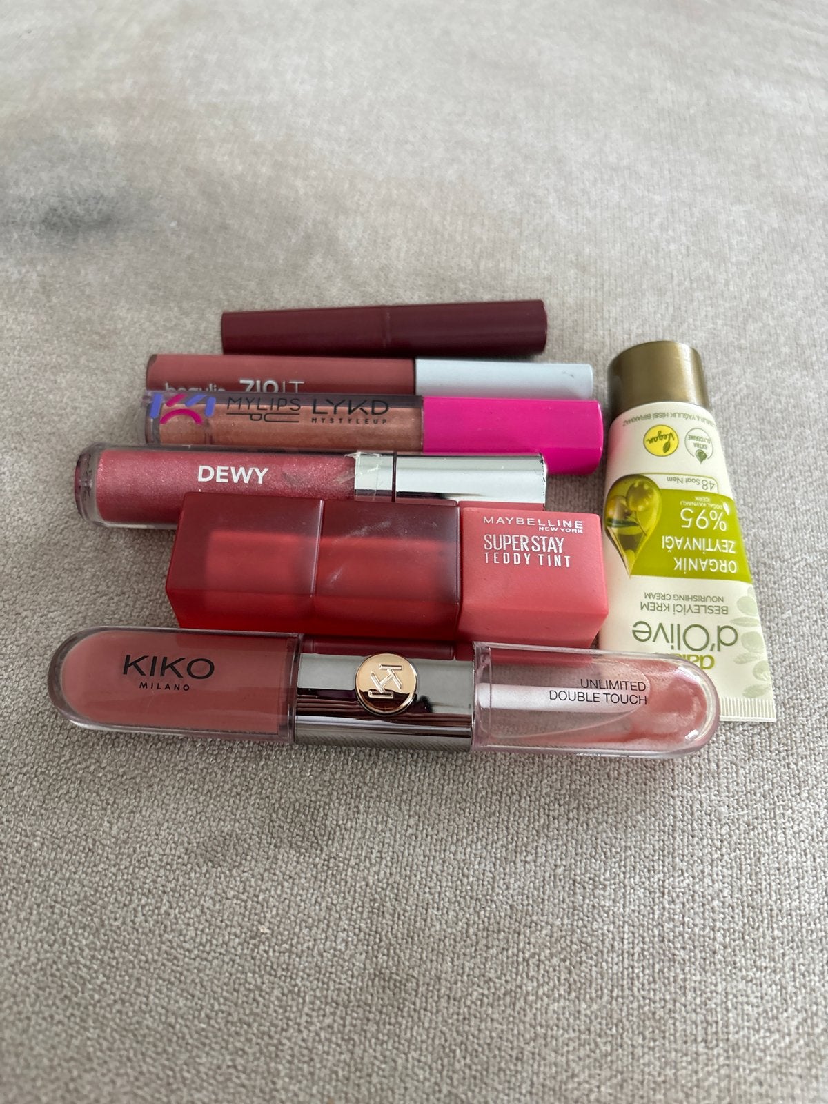 Diverse make-up set: lipsticks, lipgloss en handcrème, Sieraden, Tassen en Uiterlijk, Lippen, Ophalen of Verzenden, Zo goed als nieuw