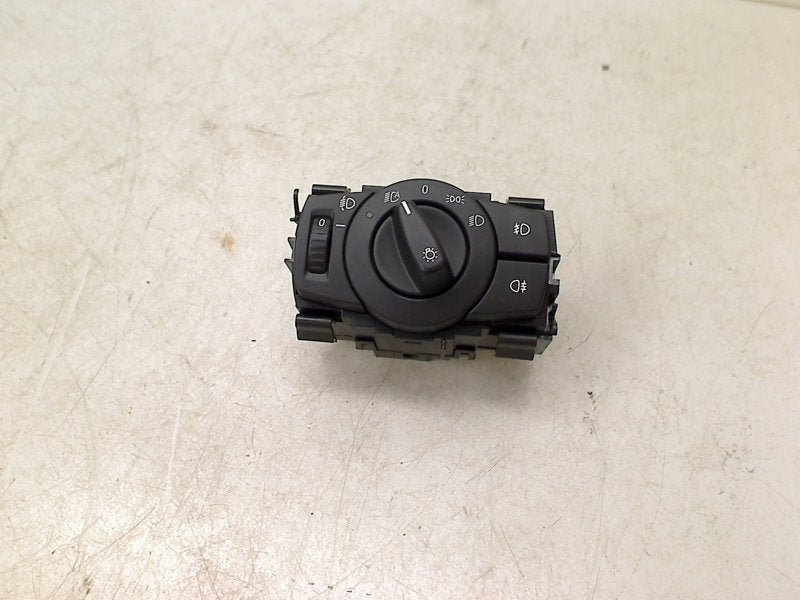 Lichtschakelaar BMW X1 (E84) (2010-01/2015-06) 6932792, Gebruikt, Petuelring 130, München 80809, , Duitsland, BMW, Bayerische Motoren Werke AG