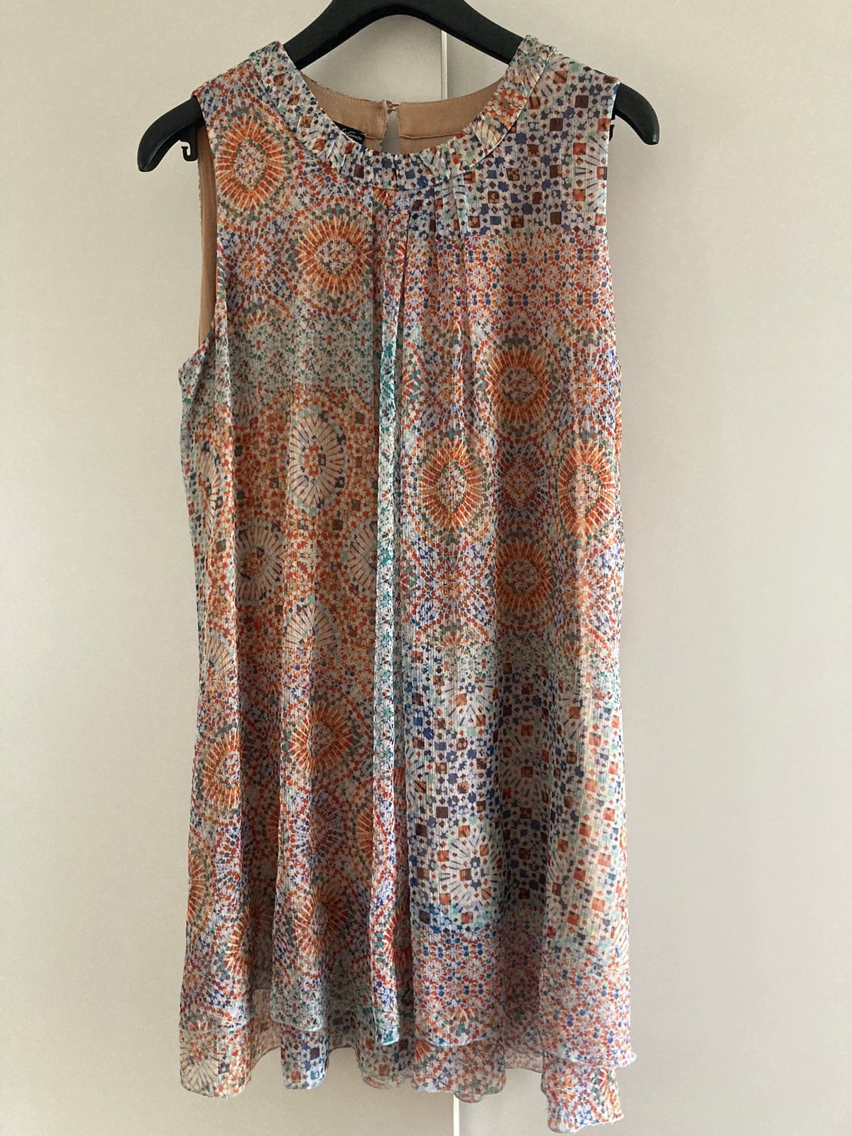 Lecomte mouwloze jurk met kleurrijke print en bomberjackje,, Kleding | Dames, Maat 42/44 (L), Oranje, Ophalen of Verzenden, Zo goed als nieuw