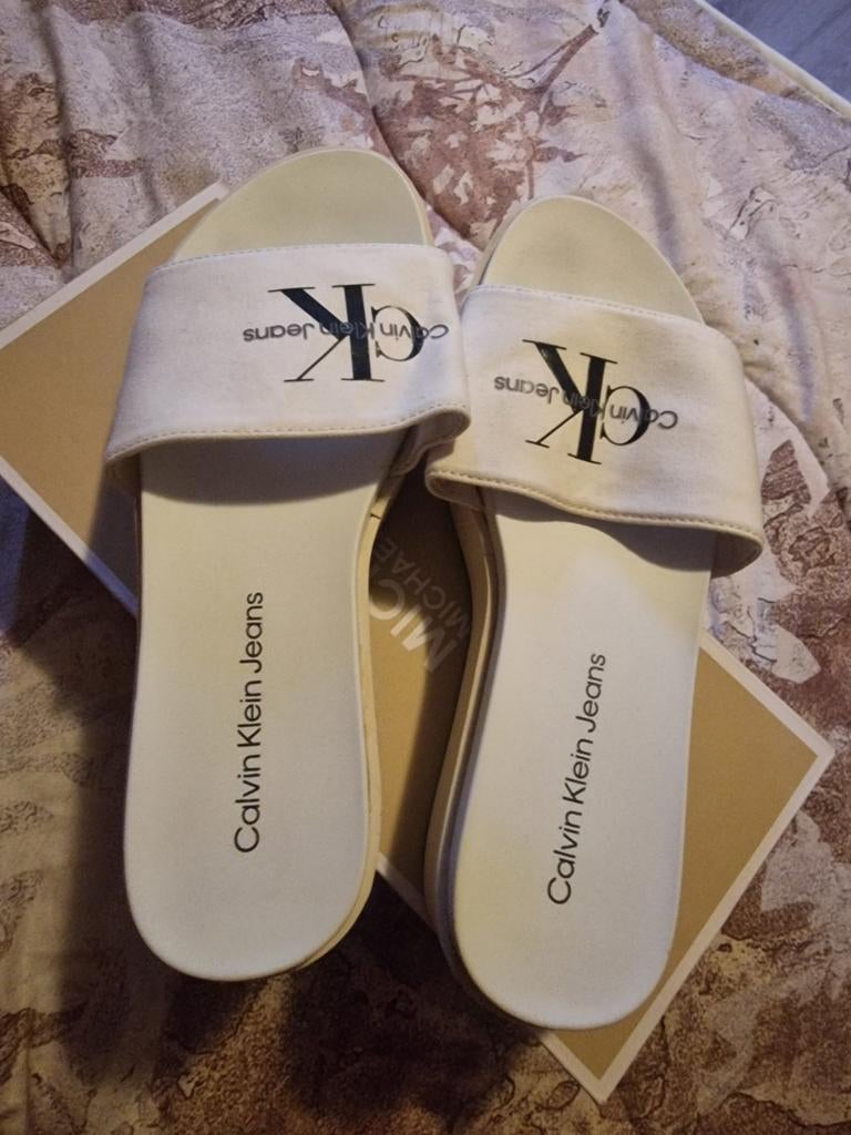 Calvin Klein sliders maat 37, Ophalen of Verzenden, Zo goed als nieuw, Zwart