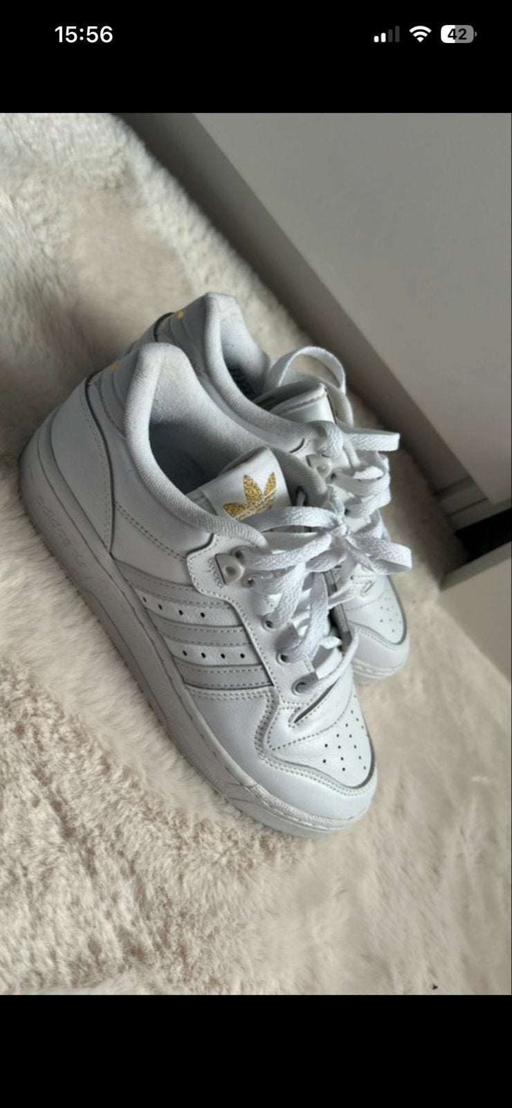 Adidas sneakers wit goud maat 38, Kleding | Dames, Schoenen, Ophalen, Gedragen, Wit, Sneakers of Gympen