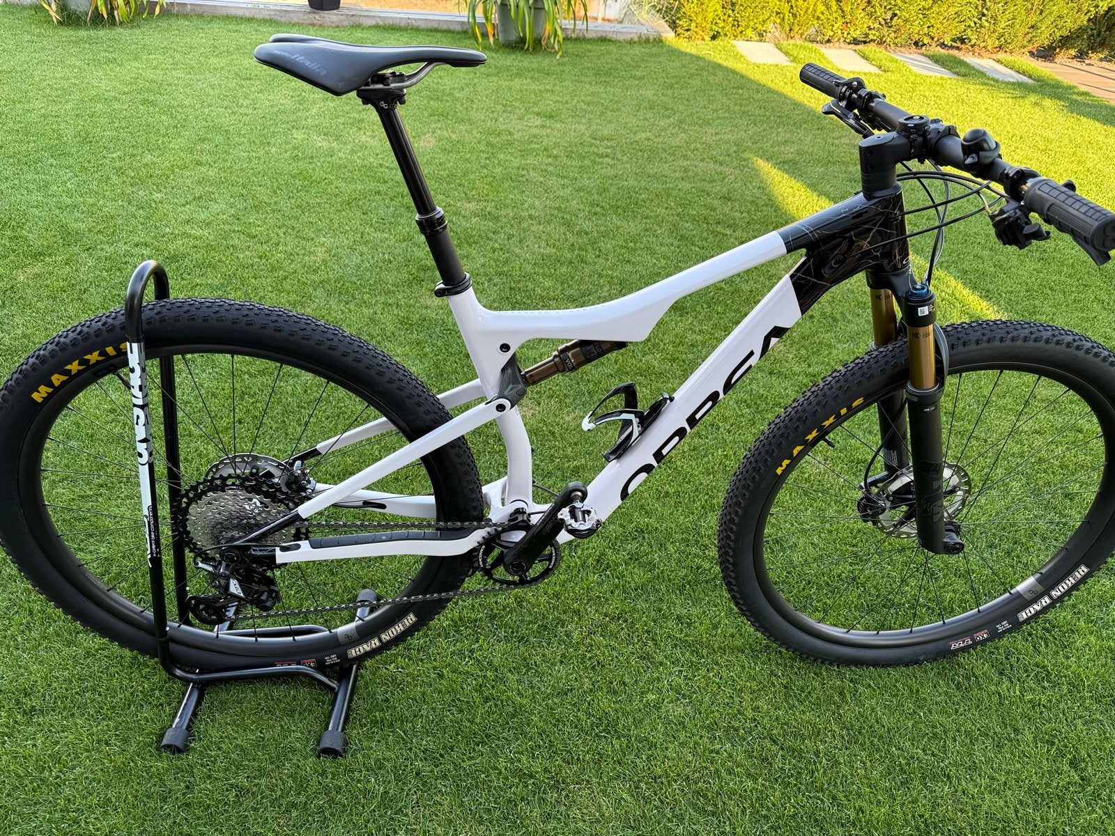Foto 3 van Orbea Oiz M-Pro Full Carbon Mountainbike - Zo goed als nieuw
