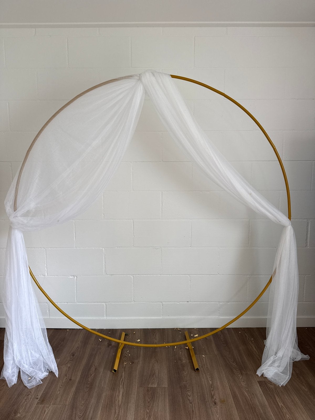 TE HUUR: Gouden Ronde Achtergrond Boog voor Decoratie, Ophalen of Verzenden, Zo goed als nieuw, Versiering, Geboorte of Huwelijk