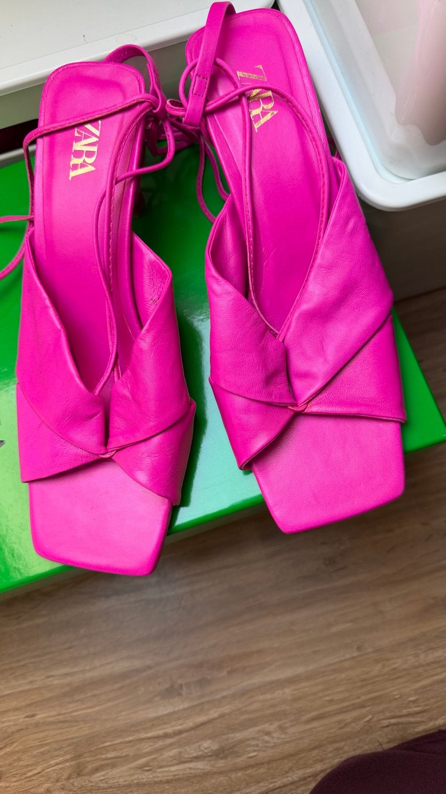Zara felroze leren hakken maat 39 met enkelbandjes, Schoenen met lage hakken, Nieuw, Ophalen of Verzenden, Roze