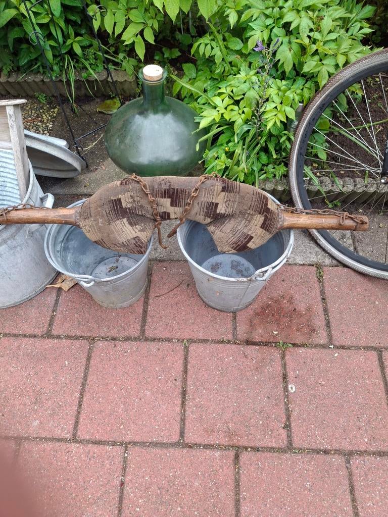 Antiek houten juk met twee melkemmers, Ophalen of Verzenden