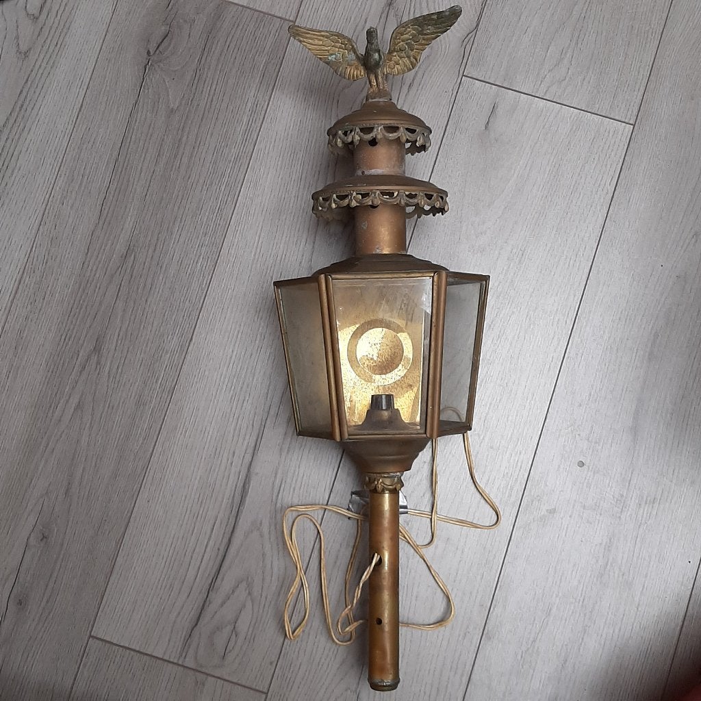 Antieke, koperen koetslamp met adelaar, Ophalen