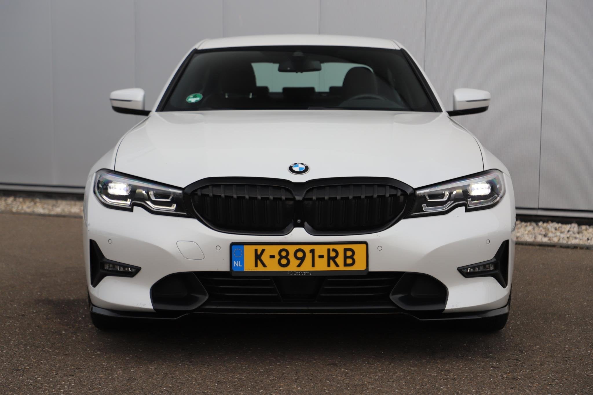 BMW 3-serie 330e High Executive Shadowline Pakket Leder 18 i, 1998 cc, Achterwielaandrijving, Gebruikt, 4 cilinders