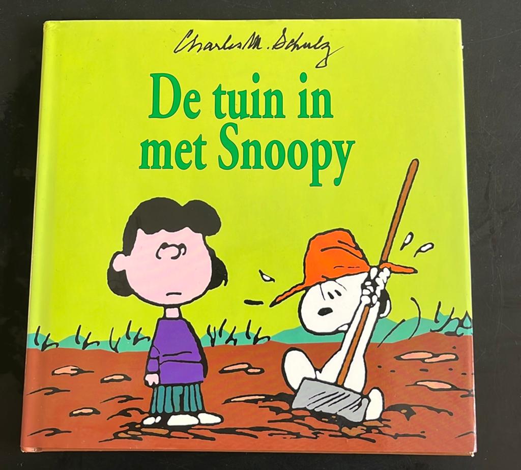 De tuin in met Snoopy - Charles M. Schulz, Eén stripboek, Ophalen of Verzenden, Zo goed als nieuw, C.M. Schulz