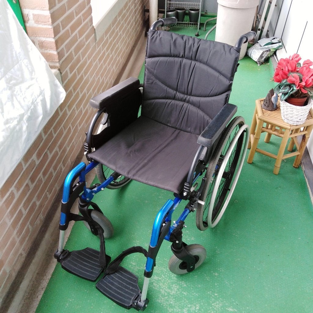 Handbewogen rolstoel Blauw/Zwart Vermeiren, Ophalen, Inklapbaar, Gebruikt, Handbewogen rolstoel