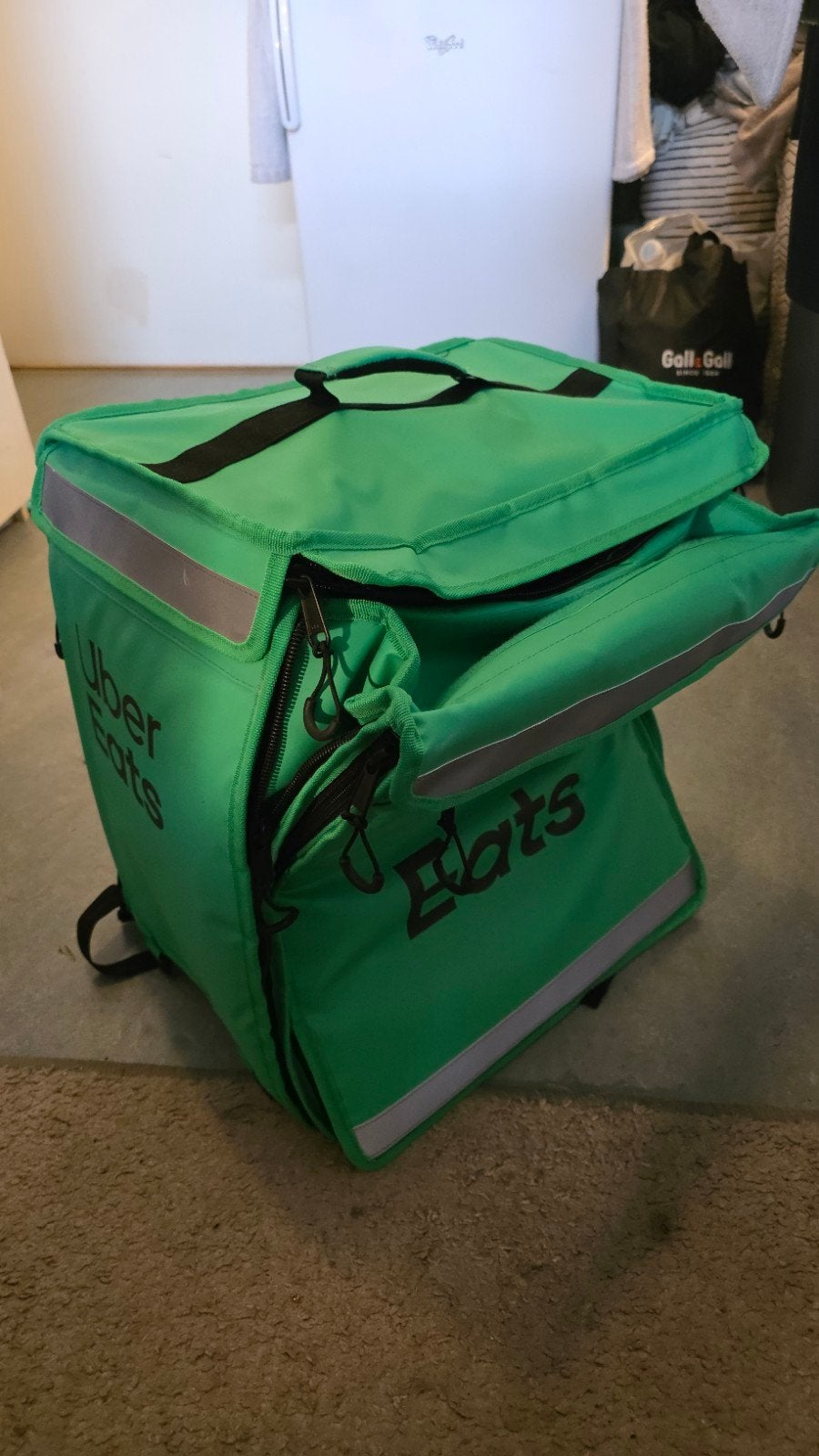 Uber Eats bezorgtas - Groen, geïsoleerd en ruim, 40 cm of meer, Ophalen of Verzenden, Zo goed als nieuw, Waterdicht