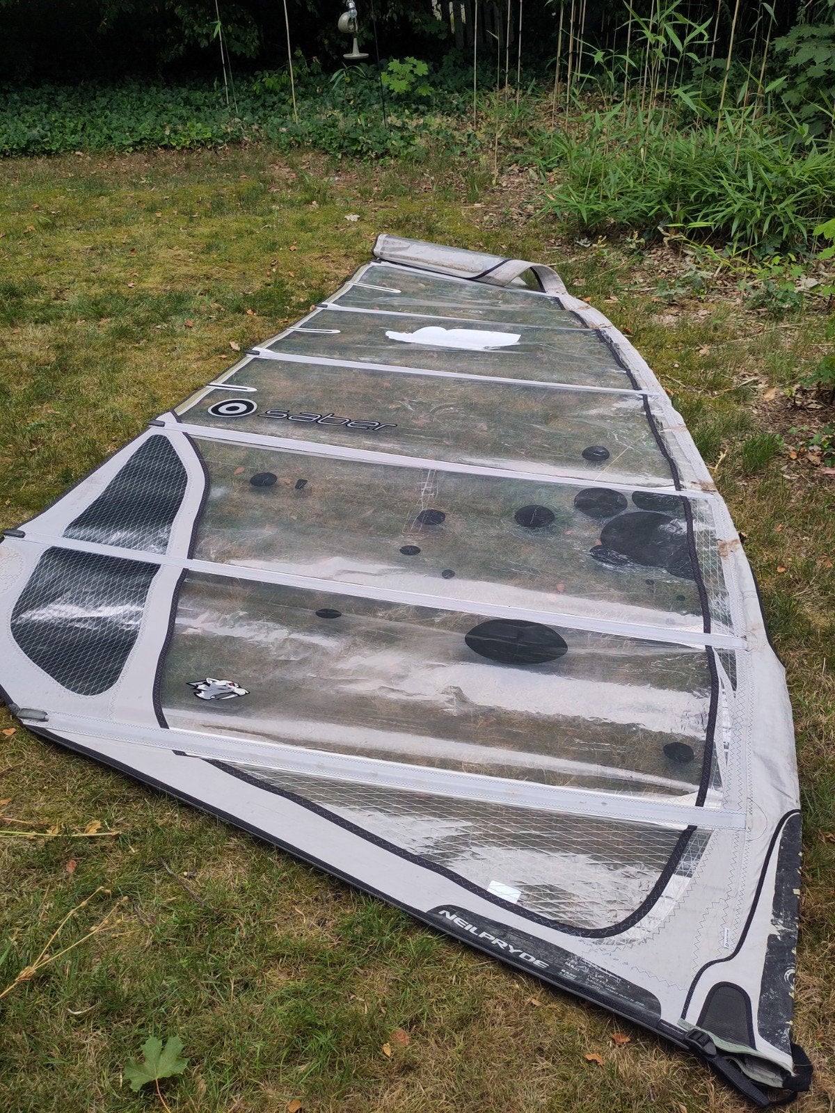 Neilpryde Saber 7.7 windsurfzeil - Gebruikt maar vaarklaar, Watersport en Boten, Windsurfen, Ophalen, 6.5 m² tot 8 m², Neilpryde