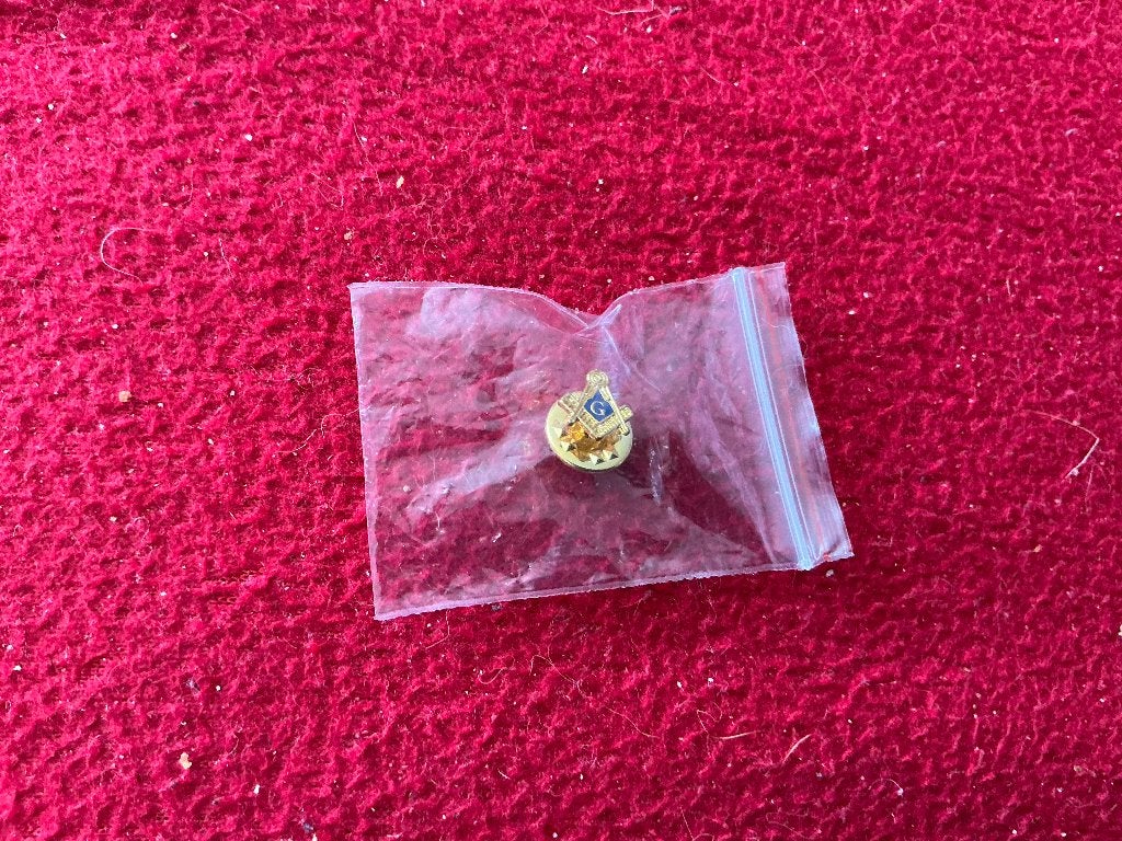 Te koop pin vrijmetselarij maçonniek, Ophalen of Verzenden, Zo goed als nieuw, Overige onderwerpen, Speldje of Pin