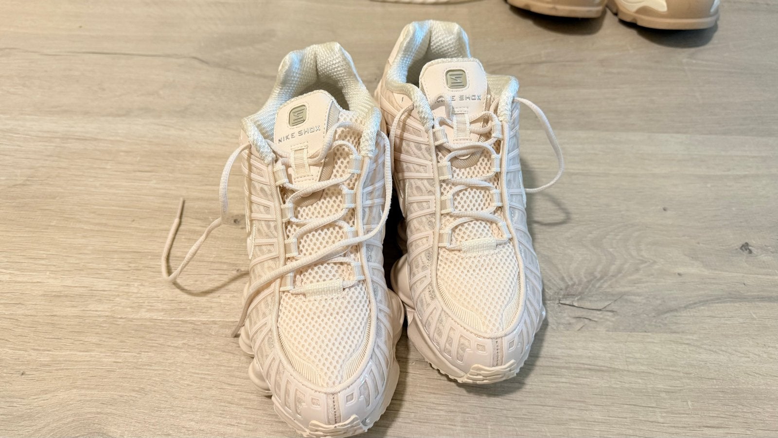 Nike Shox TL Nova - Roze/Beige Sneakers, Ophalen of Verzenden, Zo goed als nieuw, Roze, Sneakers of Gympen