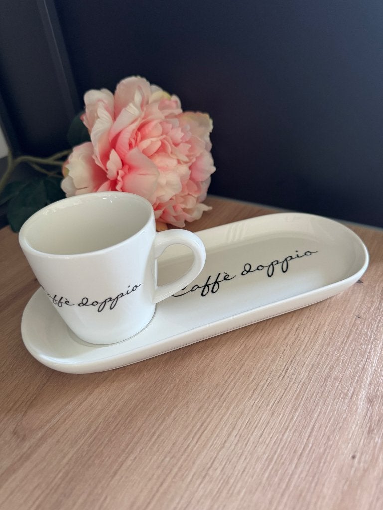 8 Riviera Maison Caffe Doppio - Kop met schotel, Huis en Inrichting, Keuken | Servies, Ophalen, Zo goed als nieuw, Overige stijlen