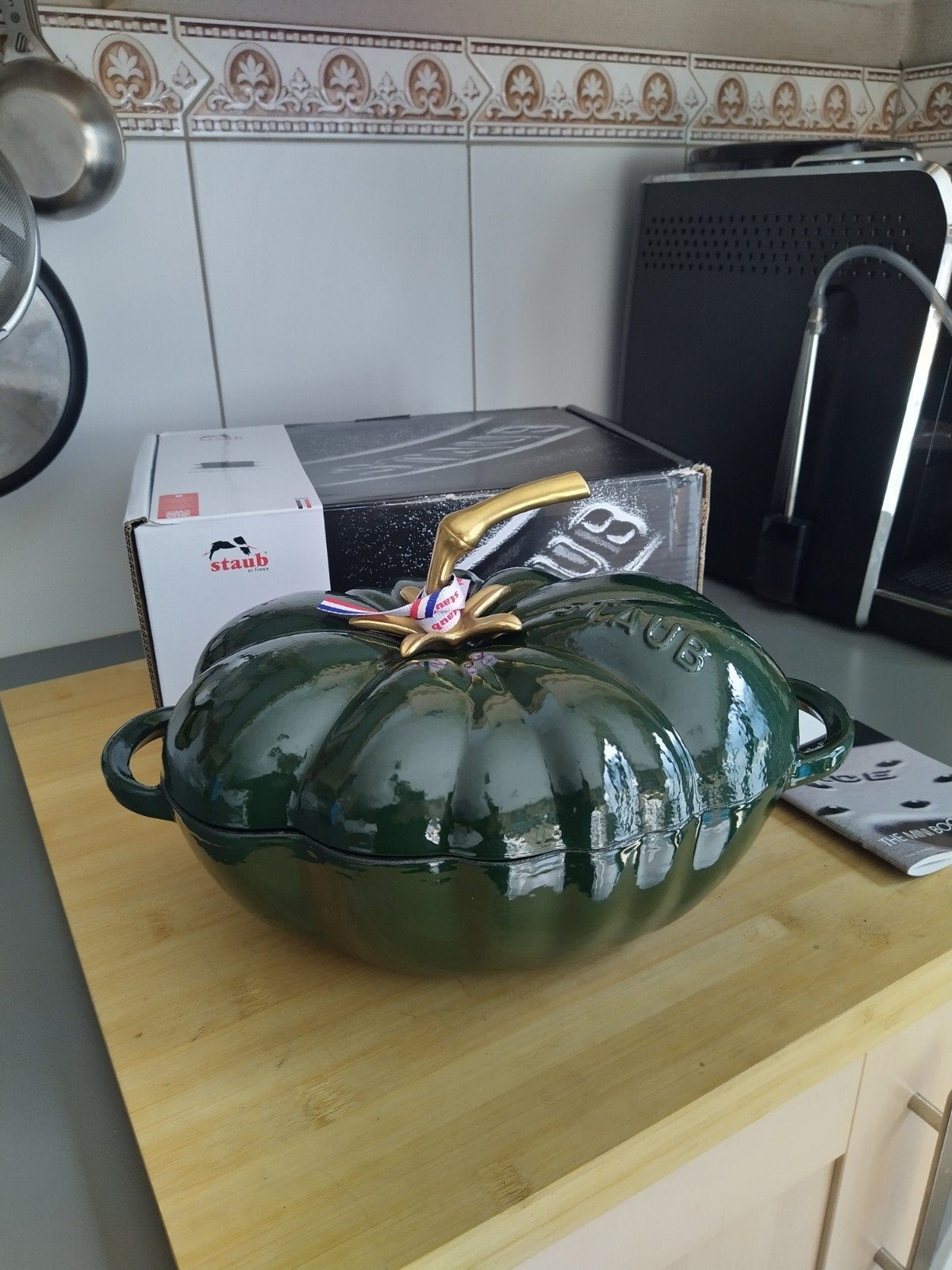 Staub braadpan tomato 25cm, Huis en Inrichting, Ophalen of Verzenden, Nieuw, Gietijzer, Zwilling
