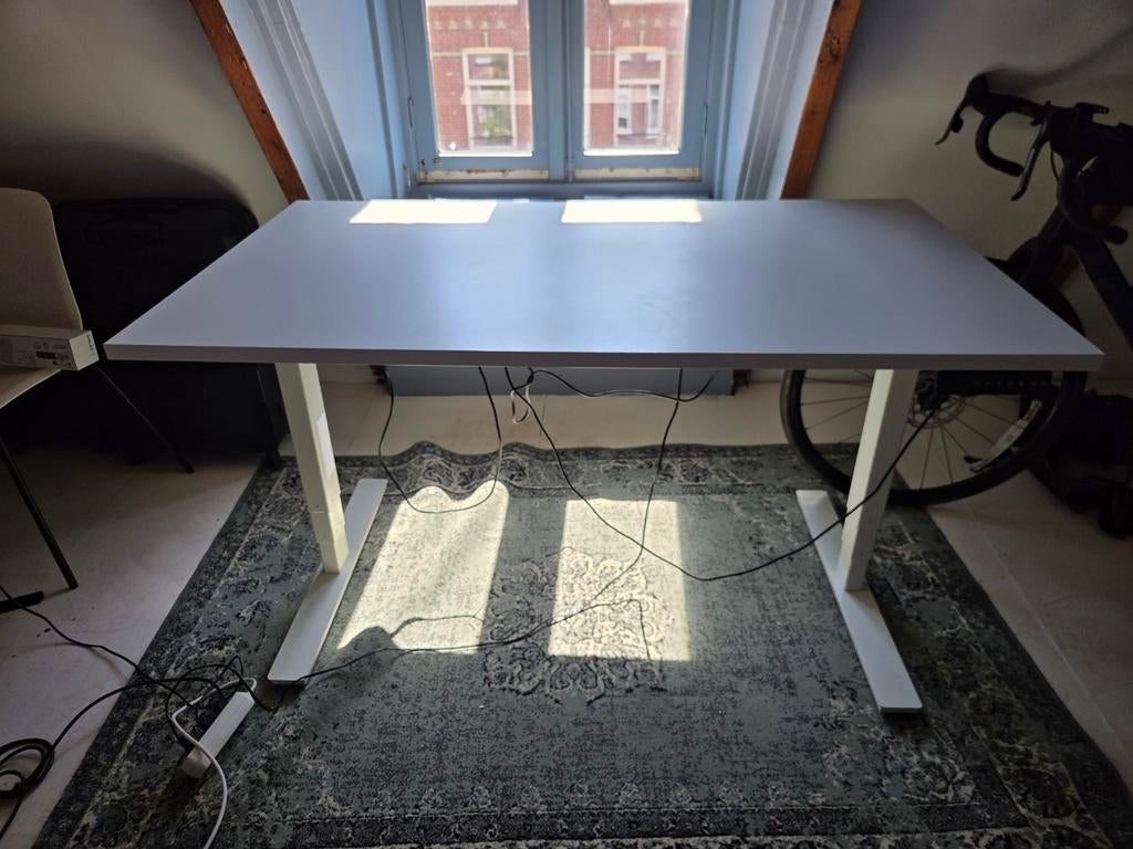 Zit-sta bureau 140x80 - Wit, in hoogte verstelbaar, Ophalen, Zit-sta bureau, Zo goed als nieuw, In hoogte verstelbaar