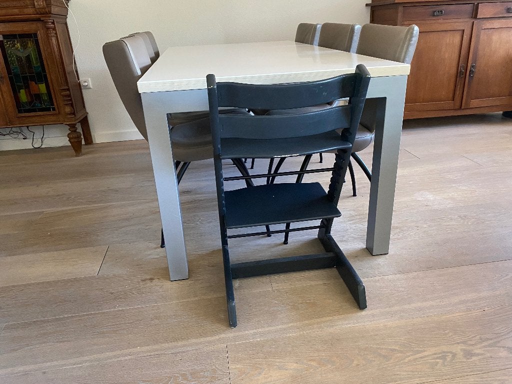 Eettafel, 180 x 90 cm. Wit blad, grijze metalen poten, Ophalen, Overige materialen, 50 tot 100 cm, Vijf personen of meer