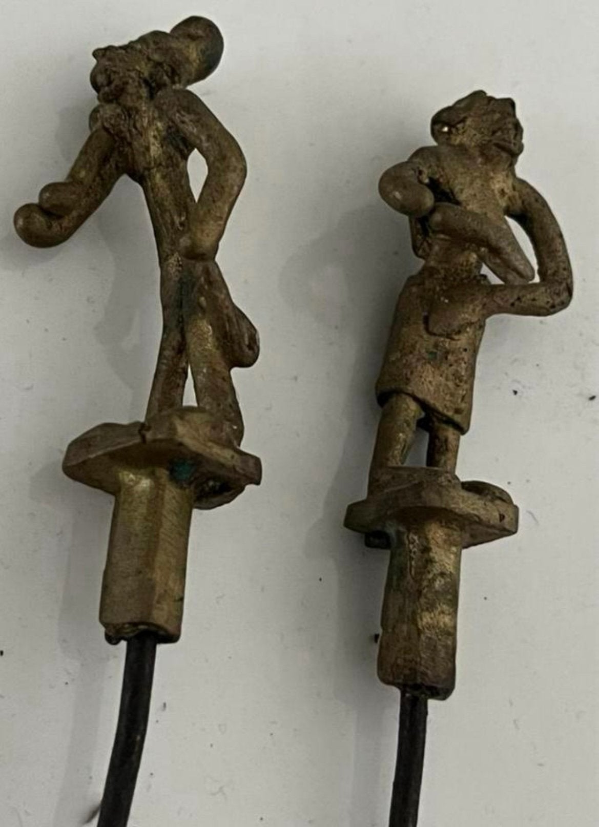 Twee Koperen Goudgewichtjes uit Ghana - Mensfiguren, Antiek en Kunst, Ophalen of Verzenden