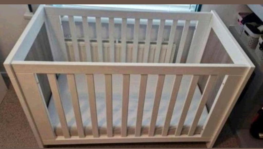 Ledikant inclusief matras, matrasbeschermer en matrashoes, Ophalen, Zo goed als nieuw, Ledikant