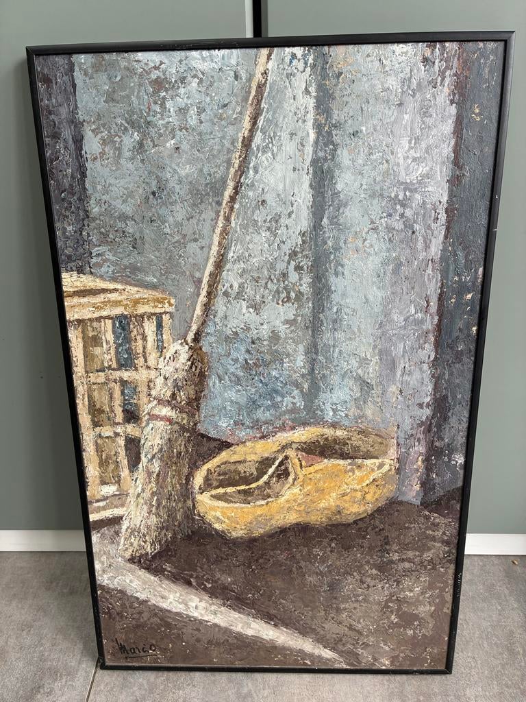 Schilderij Stilleven met Klompen en Bezem - Gesigneerd Mario, Antiek en Kunst, Ophalen