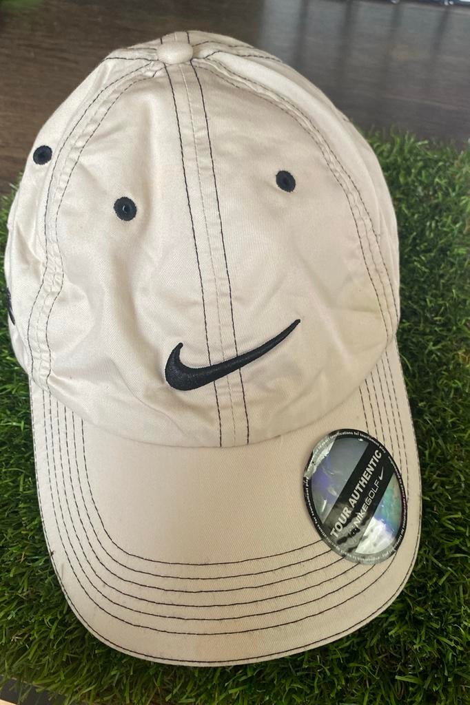 NIEUWE NIKE  SQ TOUR AUTHENTIC GOLF CAP / PET  - LICHTBRUIN, Sport en Fitness, Golf, Nieuw, Kleding, Callaway, Ophalen