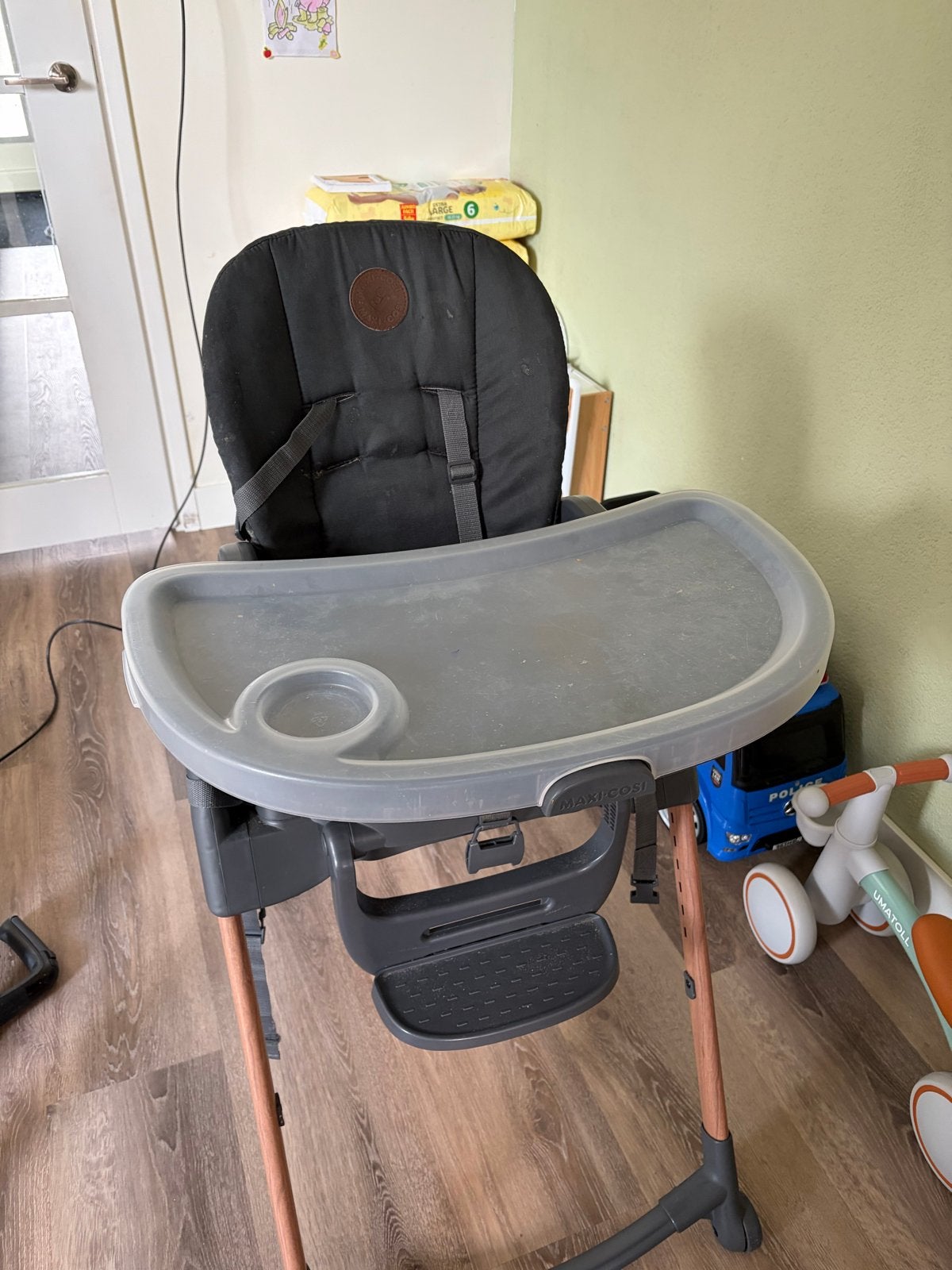 Foto 3 van Maxi-Cosi Nesta kinderstoel met eetblad