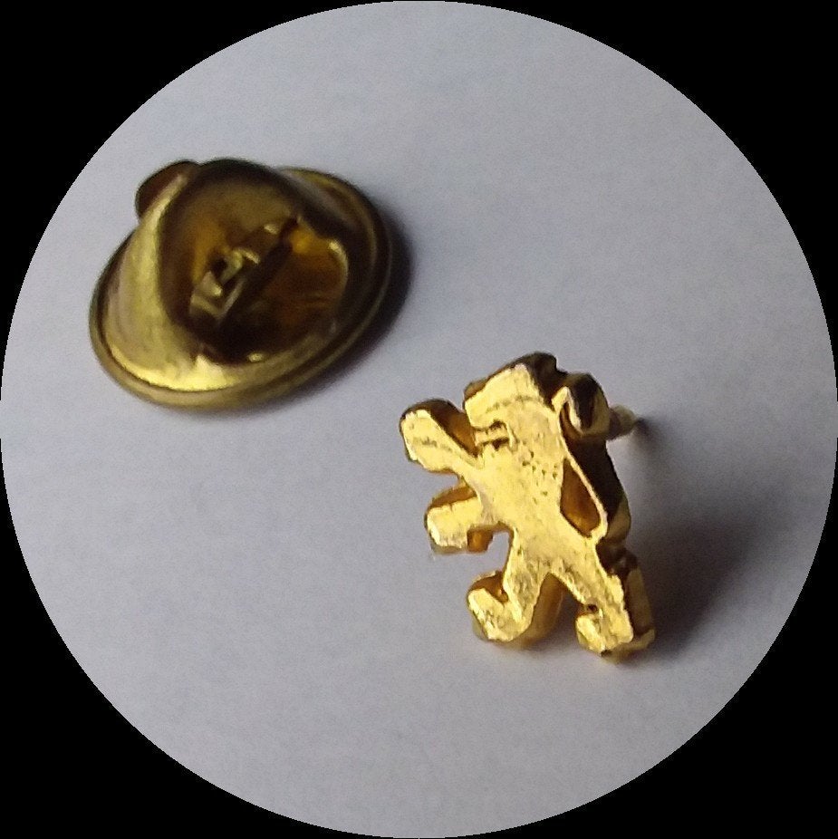 PEUGEOT logo pin  koper, Ophalen of Verzenden, Zo goed als nieuw, Transport, Speldje of Pin