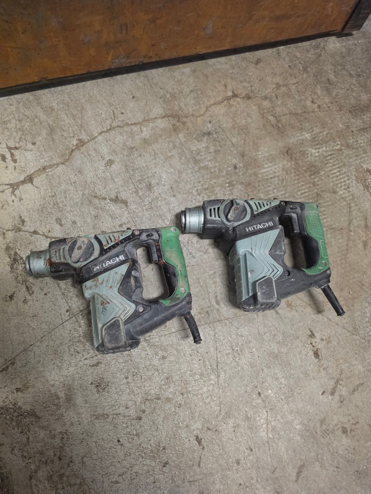 2x Hitachi DH28PC combihamer - defect, Ophalen of Verzenden, Gebruikt, Boor- en/of Breekhamer
