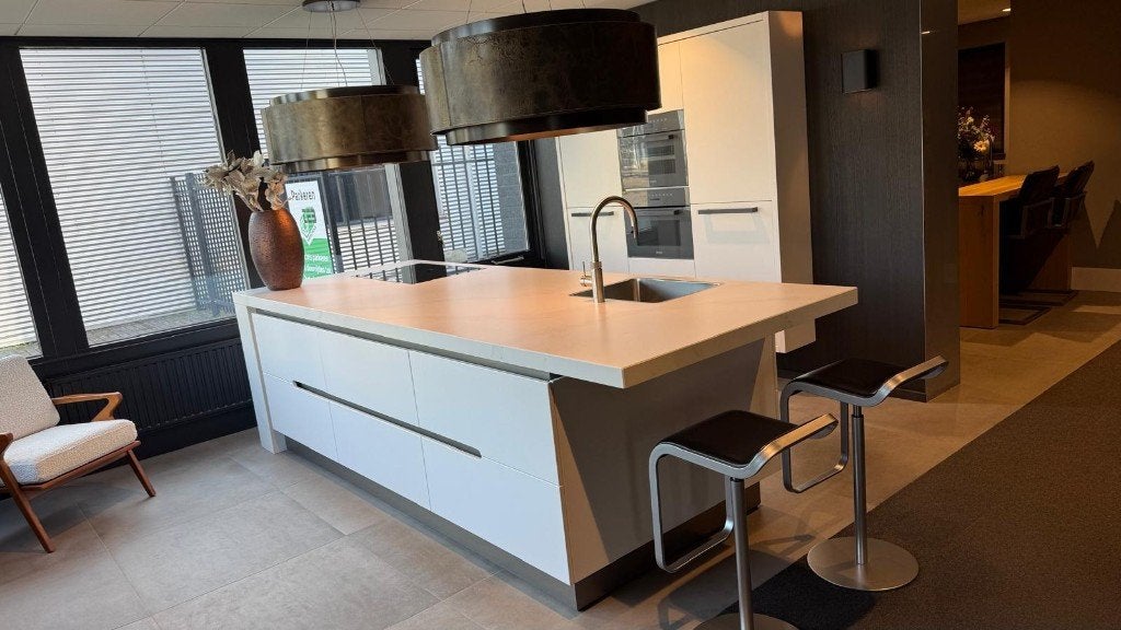 Luxe showroomkeuken - zeer compleet, Ophalen, Wit, Overige typen, Zo goed als nieuw