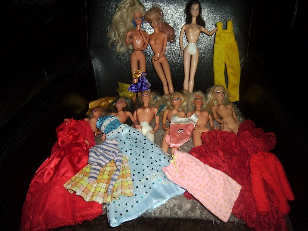 13 barbies oude met kleren, Ophalen, Zo goed als nieuw, Pop