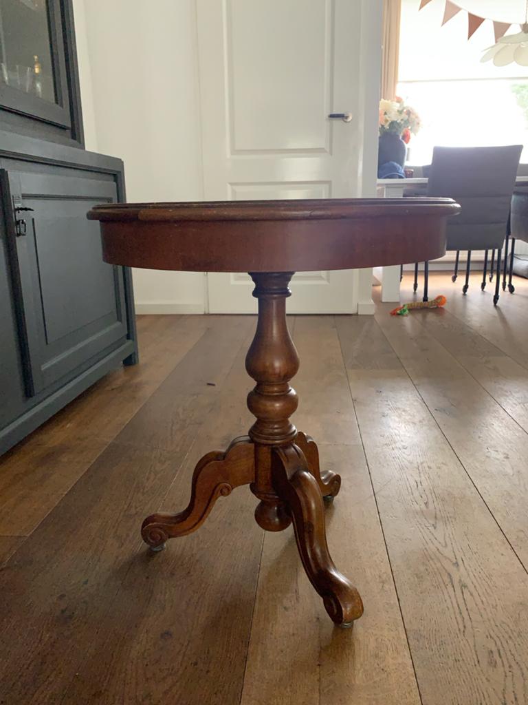 Antieke bijzettafel / salontafel van hout, Antiek en Kunst, Ophalen