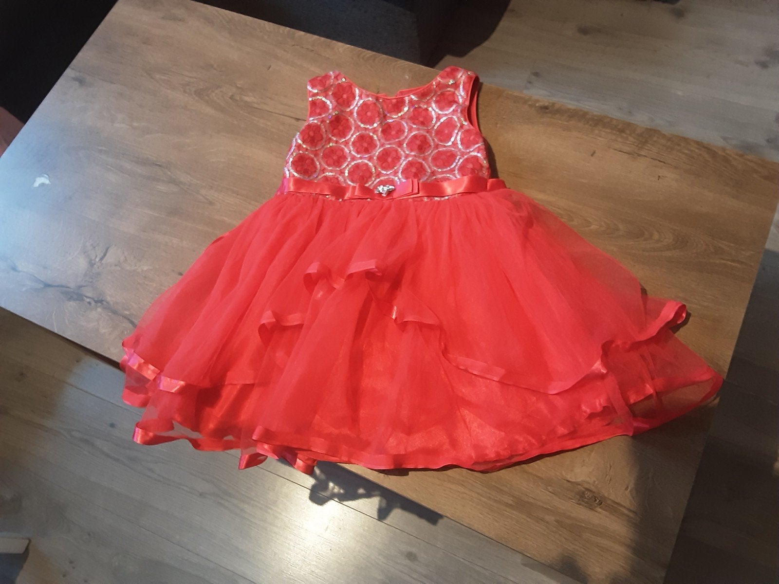Sparkelende rode feestjurk Sunni Fashion maat 5 (86-98), Kinderen en Baby's, Kinderkleding | Overige, Ophalen of Verzenden, Zo goed als nieuw