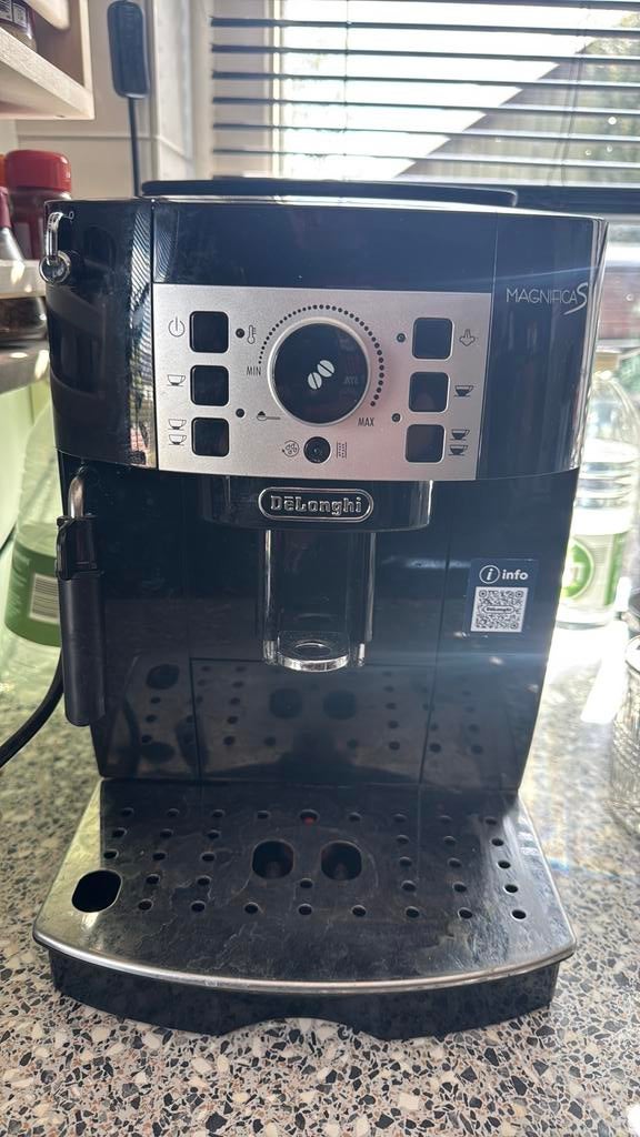 DeLonghi Magnifica S, Ophalen of Verzenden, Zo goed als nieuw, Koffiemachine