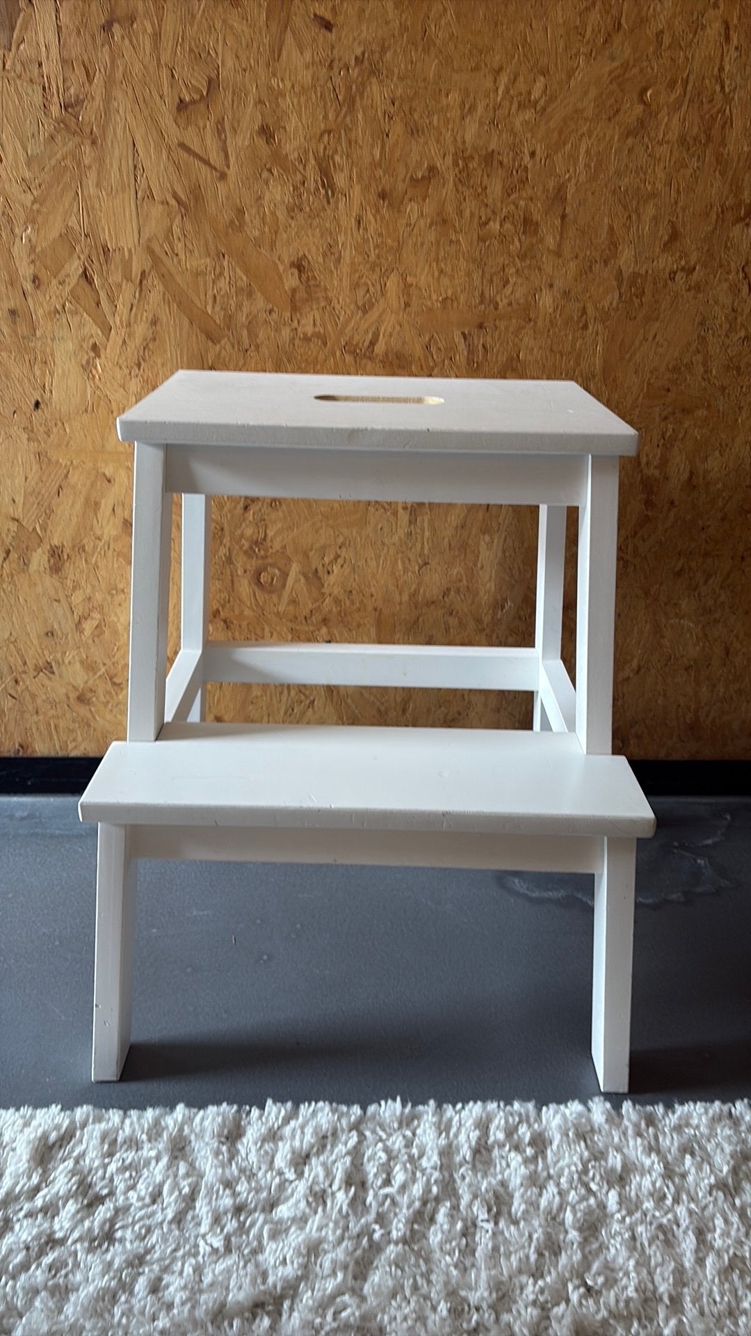 Wit houten krukje van IKEA, Huis en Inrichting, Krukjes, Ophalen, Zo goed als nieuw, Hout